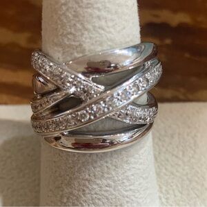 18k white gold and diamond highway ring